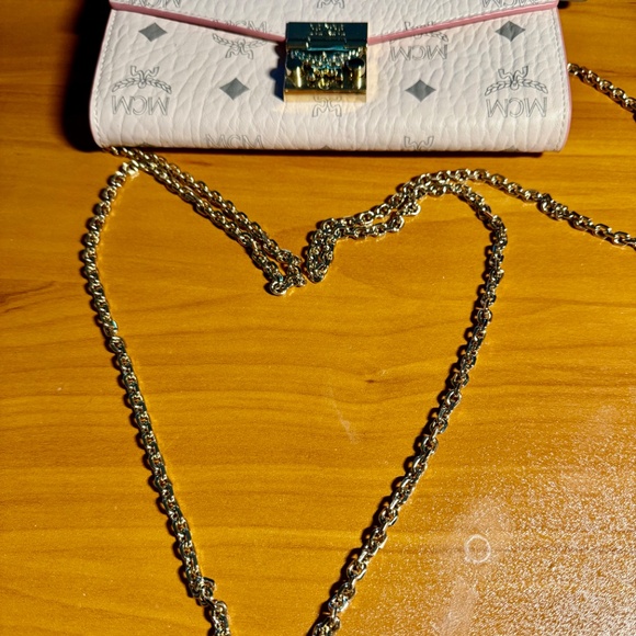 Tracy Chain Wallet in Visetos MCM {NEW} - Picture 3 of 10